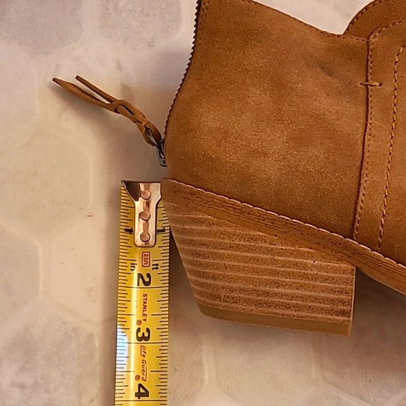 NWOB SPLENDID tan suede booties - Picture 5 of 7